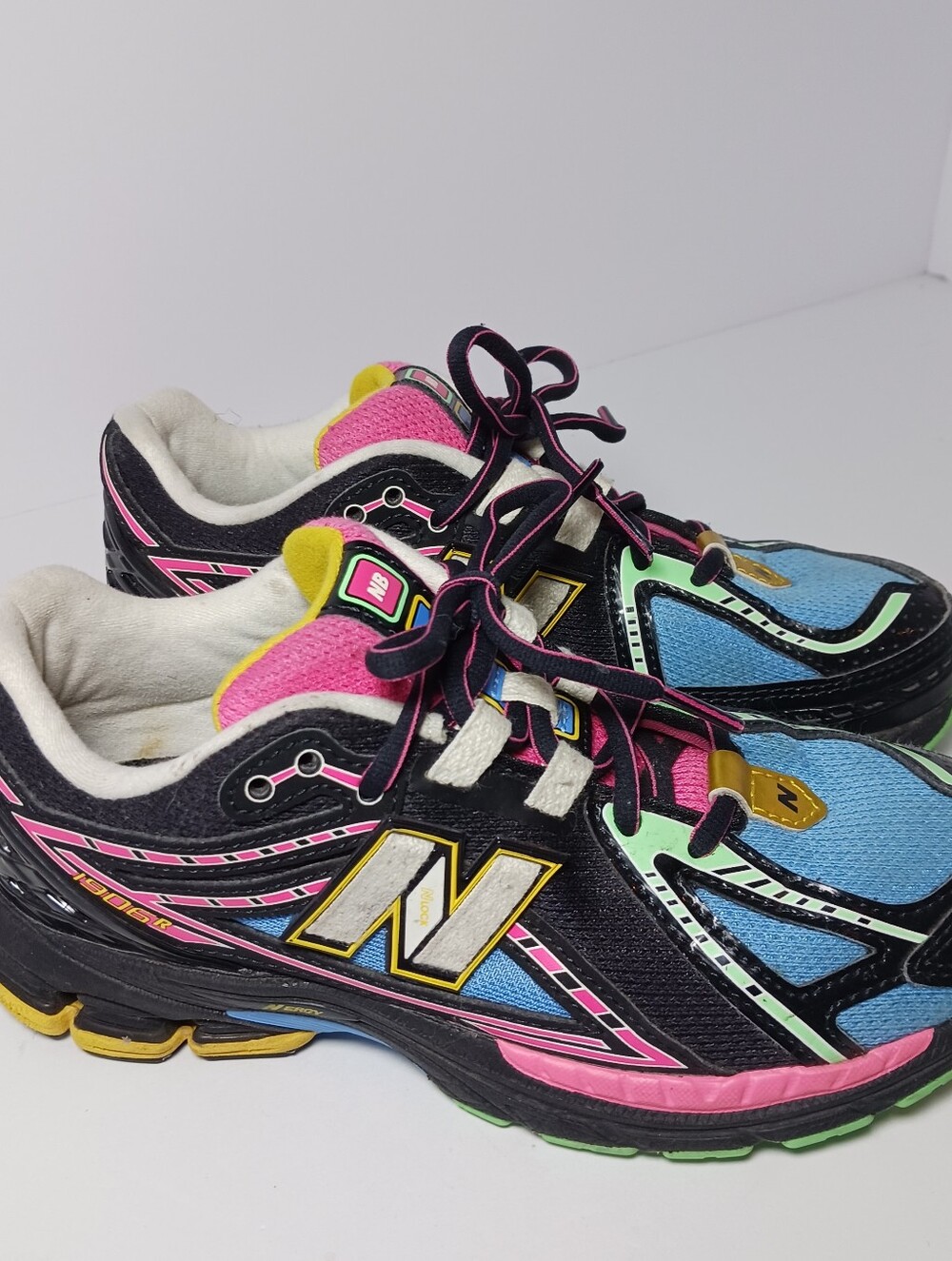 New Balance 1906 Unisex Kids Size 4 Athletic Sneakers Mesh Lace Up GC1906DM